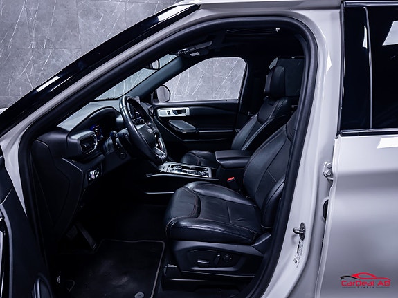 Ford Explorer 10 of 30