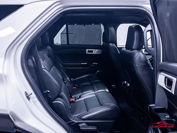 Ford Explorer 16 of 30