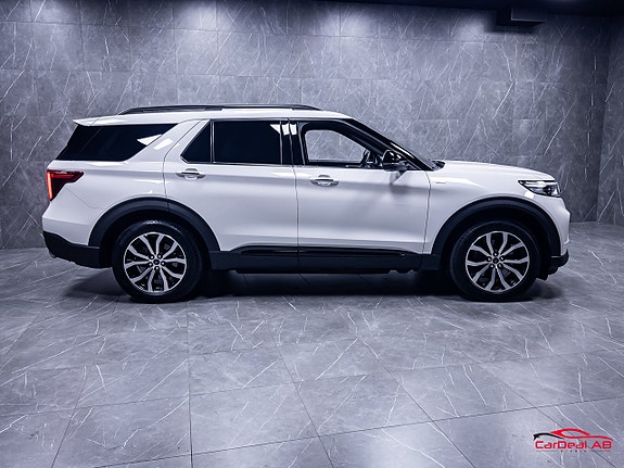Ford Explorer 8 of 30