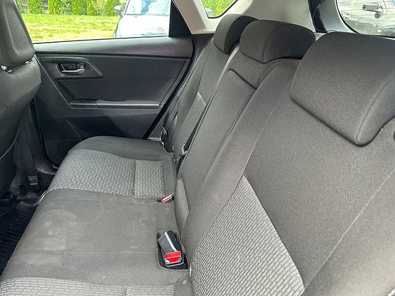 Toyota Auris 10 of 14