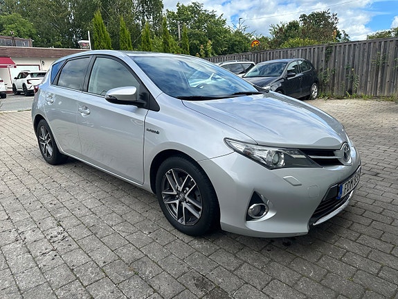 Toyota Auris 2 of 14