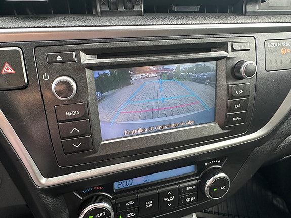 Toyota Auris 12 of 14