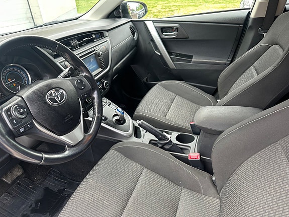Toyota Auris 8 of 14