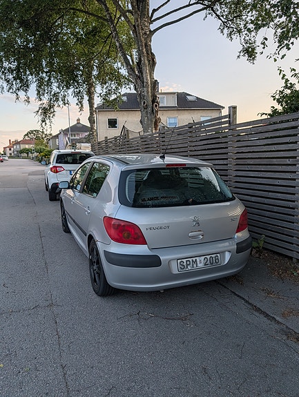 Peugeot 307 2 of 5