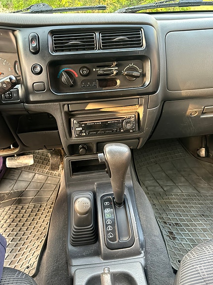 Mitsubishi L200 3 of 3