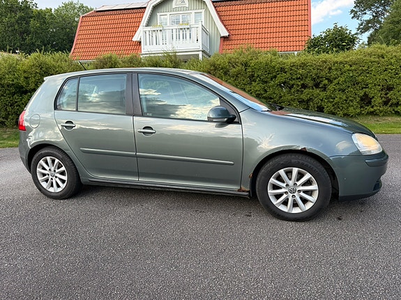 Volkswagen Golf V 5 of 9