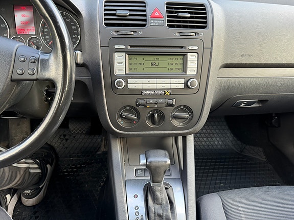Volkswagen Golf V 8 of 9
