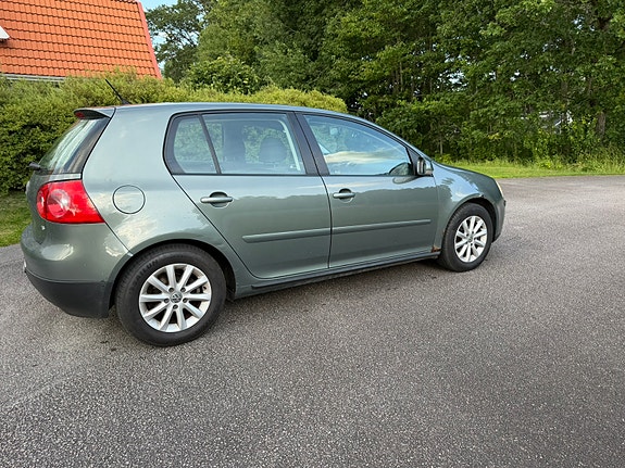 Volkswagen Golf V 3 of 9