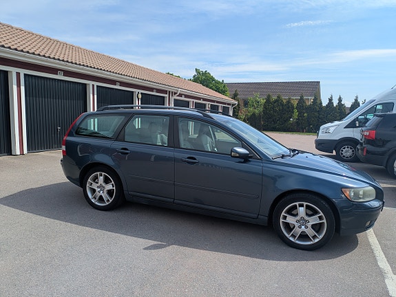 Volvo V50 2 of 5
