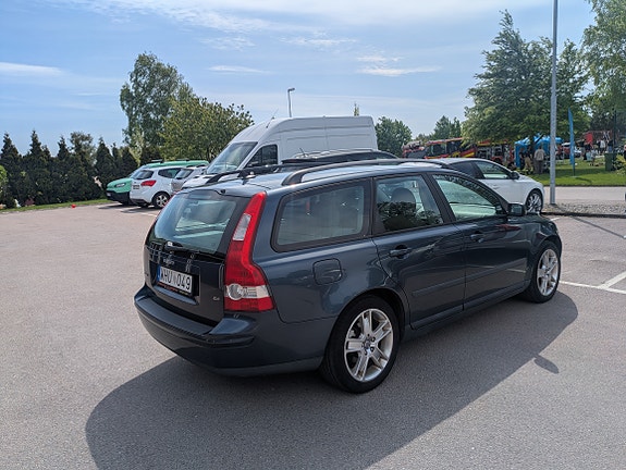 Volvo V50 3 of 5