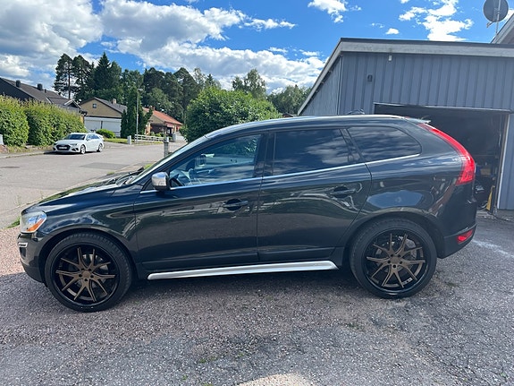 Volvo XC60 2 of 6