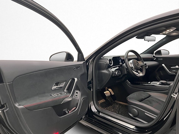 Mercedes-Benz CLA250 e 10 of 30