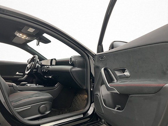 Mercedes-Benz CLA250 e 15 of 30