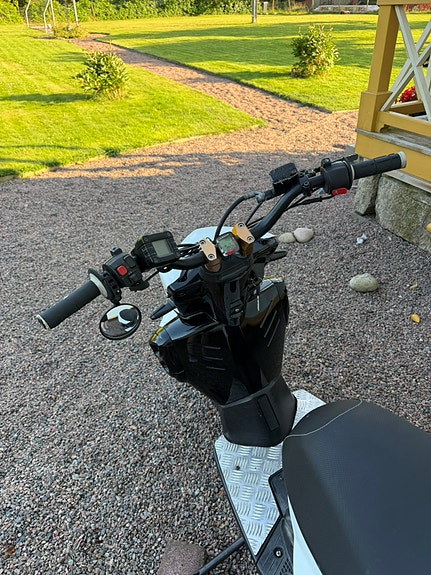 Yamaha Slider 4 of 8