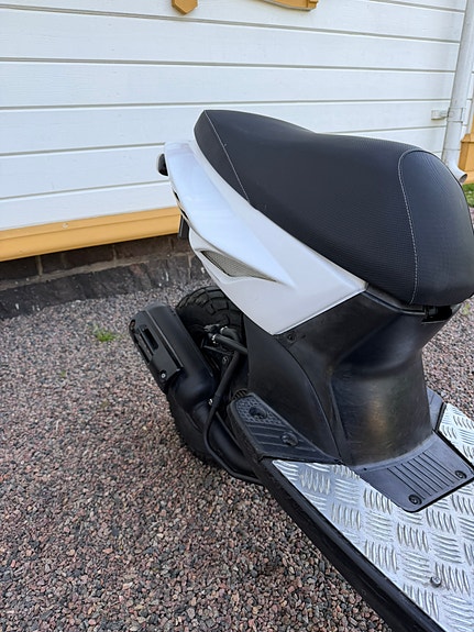 Yamaha Slider 5 of 8