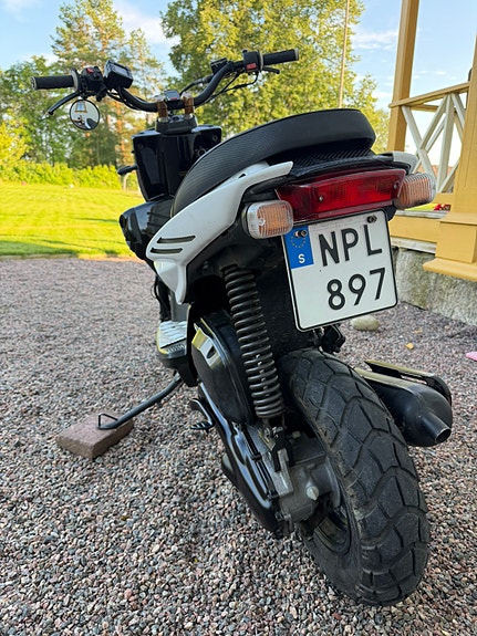 Yamaha Slider 6 of 8