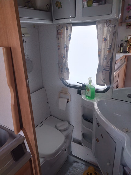 Adria Unica 462 5 of 6