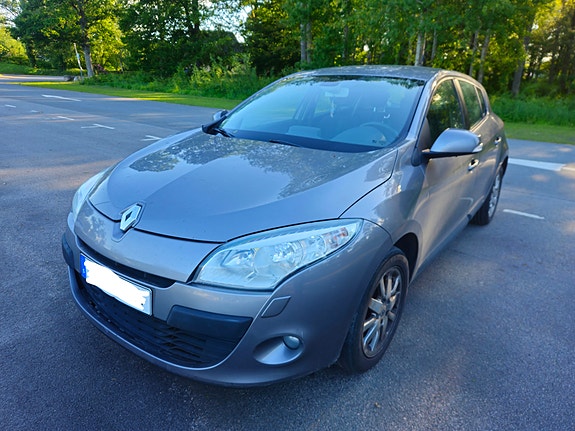Renault Megane III 2 of 12