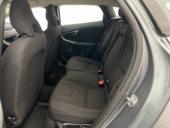 Volvo V40 Cross Country 16 of 30