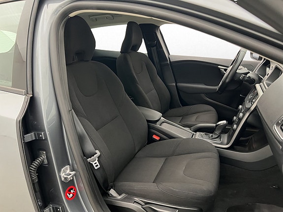 Volvo V40 Cross Country 14 of 30