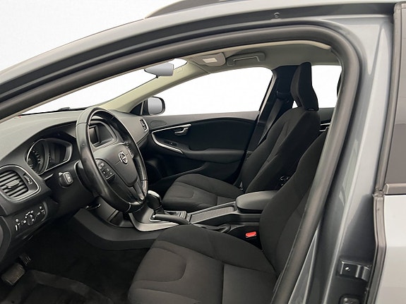 Volvo V40 Cross Country 11 of 30