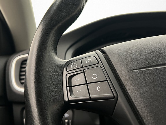 Volvo V40 Cross Country 18 of 30