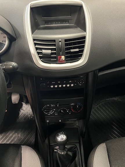 Peugeot 207 18 of 21