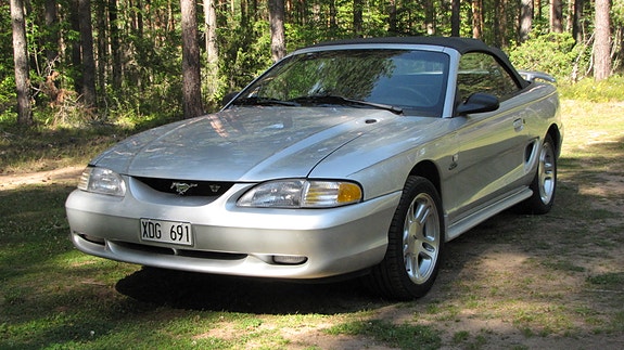 Ford Mustang 2 of 5