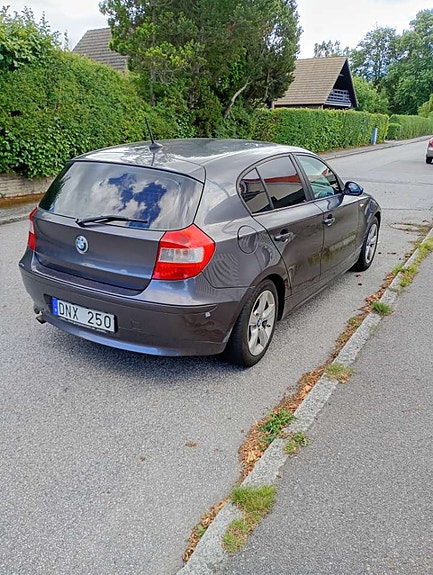 BMW 120i 3 of 9