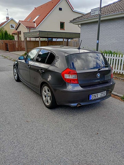BMW 120i 2 of 9