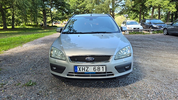 Ford Focus 2 of 4