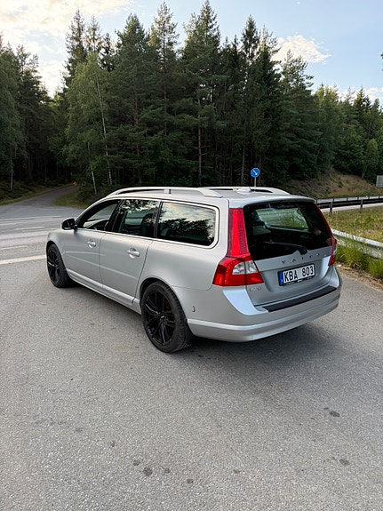 Volvo V70 4 of 5