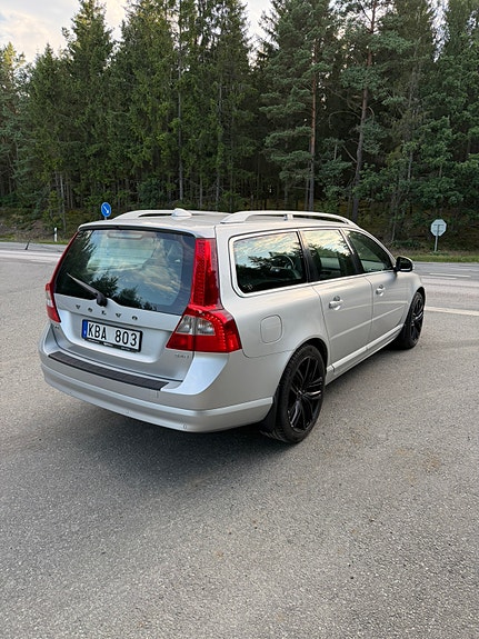 Volvo V70 3 of 5