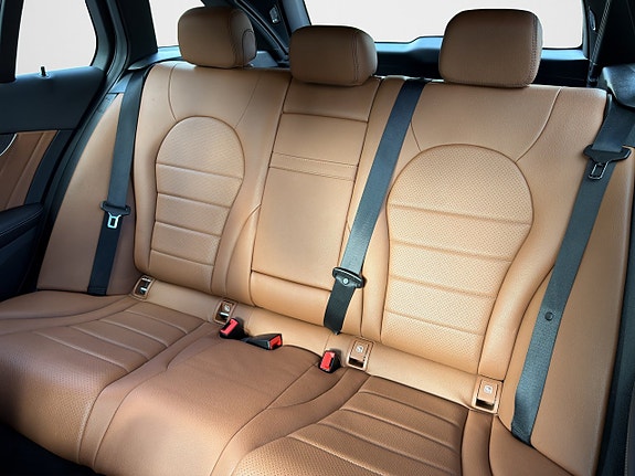 Mercedes-Benz C300 13 of 18