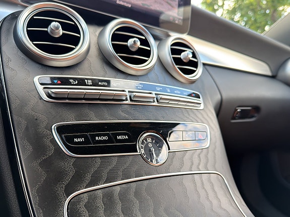 Mercedes-Benz C300 16 of 18