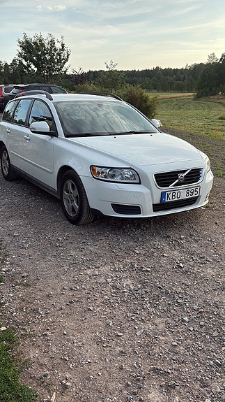 Volvo V50 2 of 8