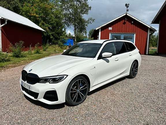BMW 330e 2 of 8