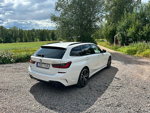 BMW 330e 4 of 8