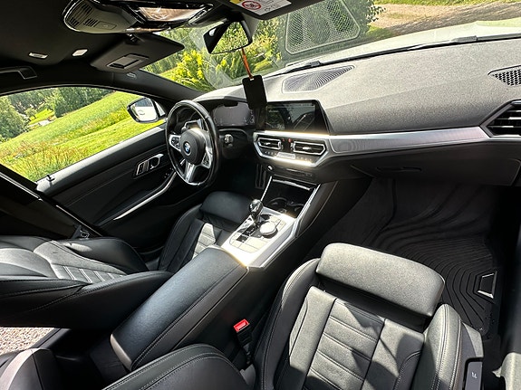 BMW 330e 5 of 8