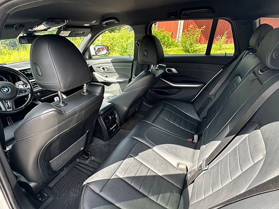BMW 330e 6 of 8