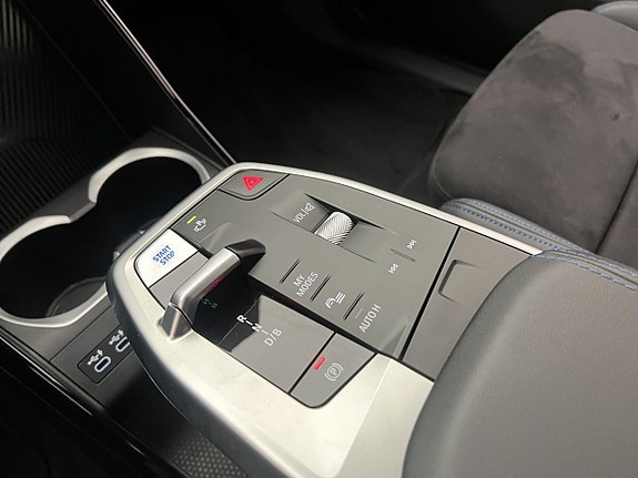BMW iX1 25 of 30