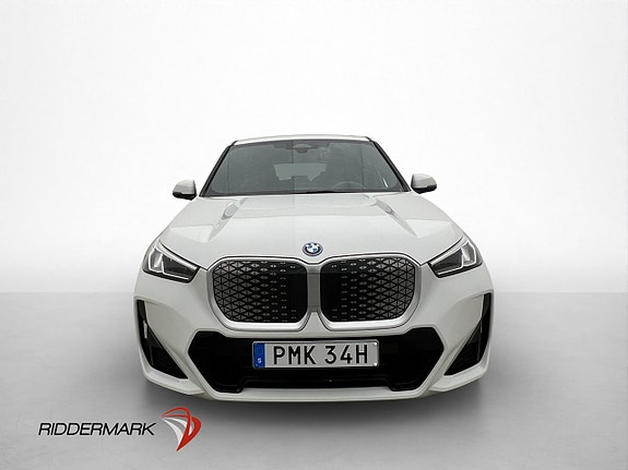 BMW iX1 3 of 30