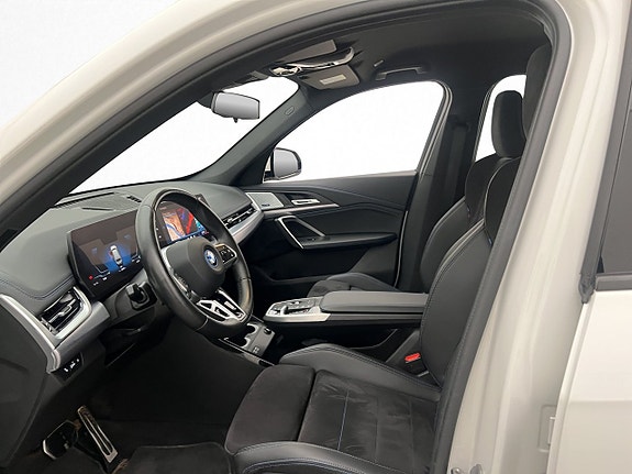 BMW iX1 11 of 30
