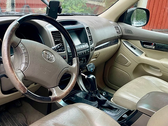 Toyota Land Cruiser 8 of 14