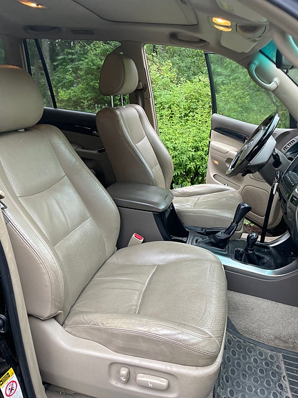 Toyota Land Cruiser 10 of 14