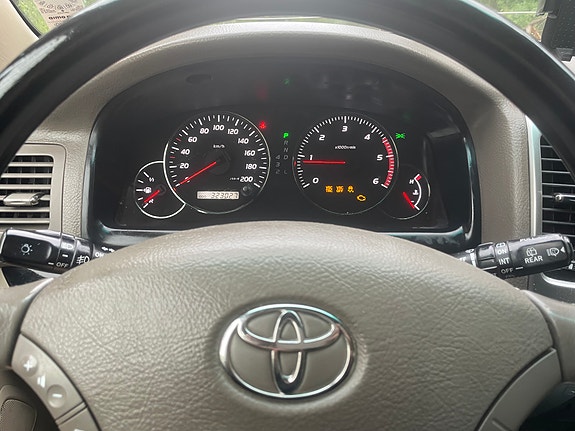 Toyota Land Cruiser 12 of 14