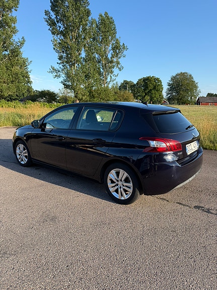 Peugeot 308 4 of 8