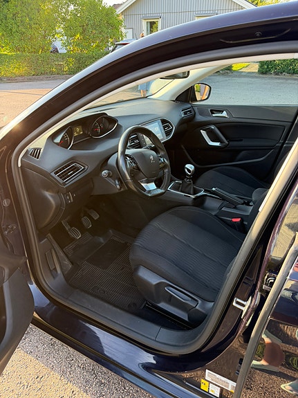 Peugeot 308 5 of 8