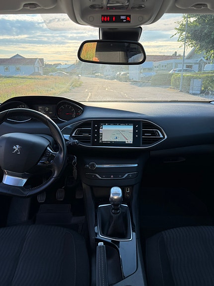 Peugeot 308 7 of 8