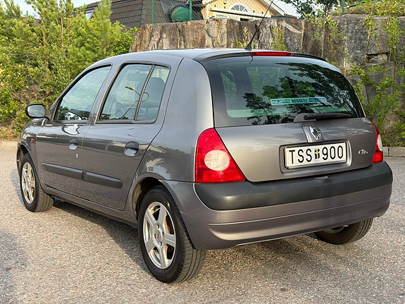 Renault Clio 3 of 6